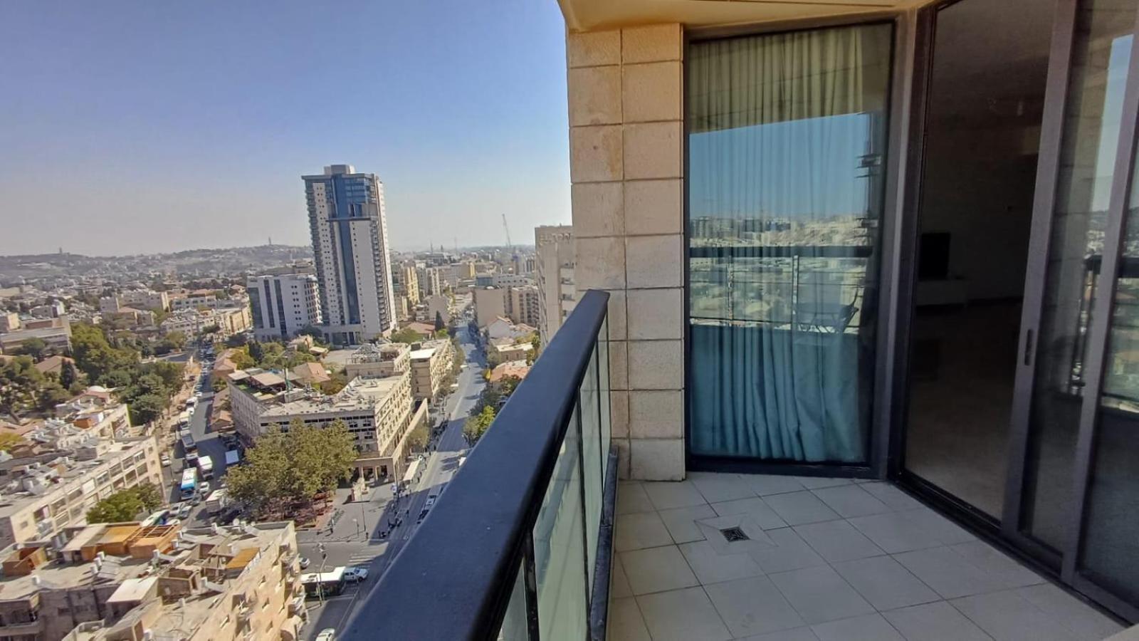 Jtower Royal Suites - Alefimmoed Йерусалим Екстериор снимка